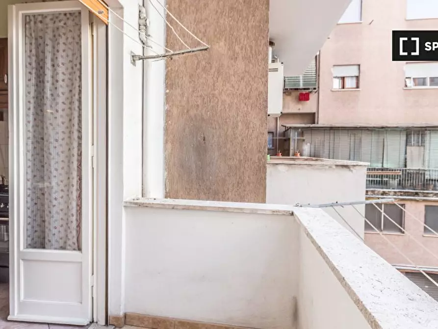 Immagine 17 di Camera condivisa in affitto  in Via Statilio Ottato a Roma