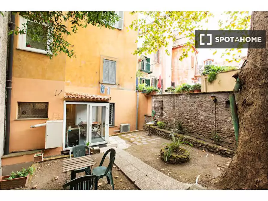 Immagine 2 di Appartamento in affitto  in Vicolo del Bologna a Roma