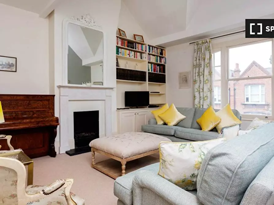 Immagine 1 di Appartamento in affitto  in Second floor flat a Hammersmith