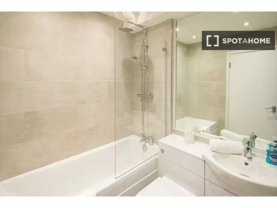 Immagine 10 di Appartamento in affitto  in Berwick St a 