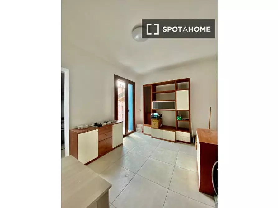 Immagine 3 di Camera condivisa in affitto  in Via Ugo Foscolo a Sesto San Giovanni