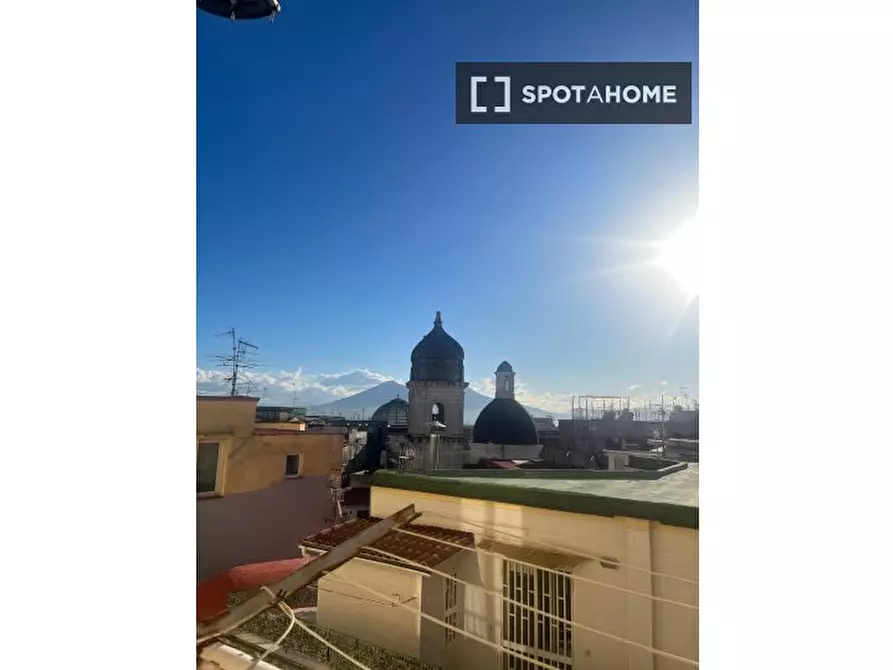 Immagine 13 di Camera condivisa in affitto  in Via Cedronio a Napoli