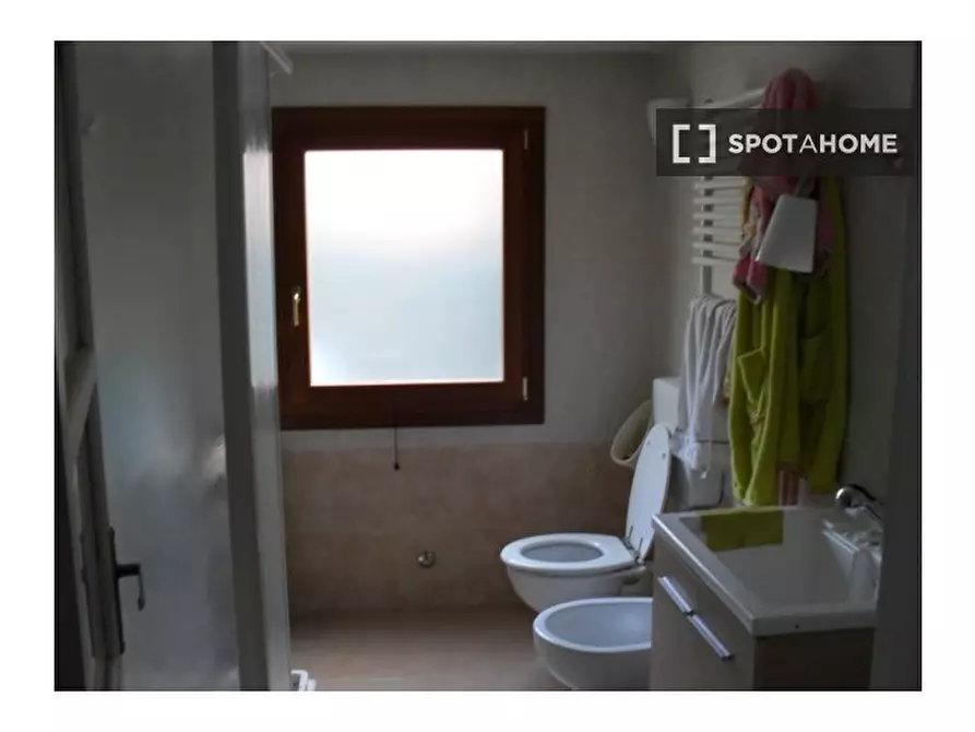 Immagine 11 di Camera condivisa in affitto  in Via Vecchia a Padova