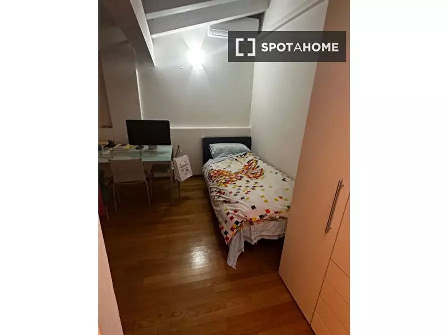 Immagine 8 di Appartamento in affitto  in Via del Borgo di San Pietro a Bologna