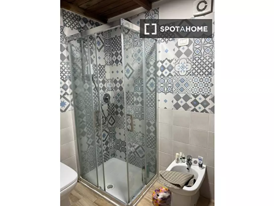 Immagine 6 di Camera condivisa in affitto  in Via Pietro Trinchera a Napoli