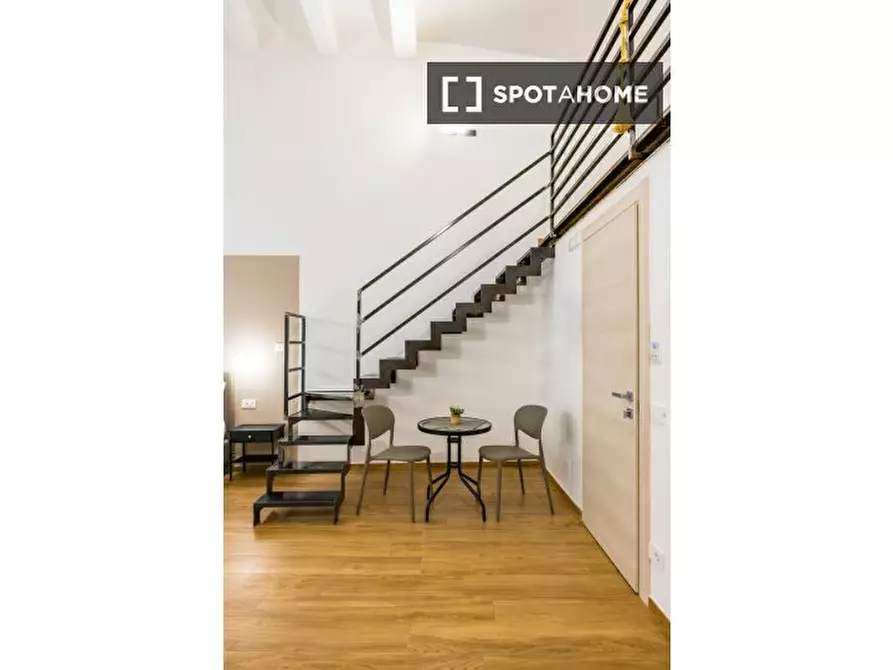 Immagine 10 di Appartamento in affitto  in Via Santa Teresa degli Scalzi a Napoli