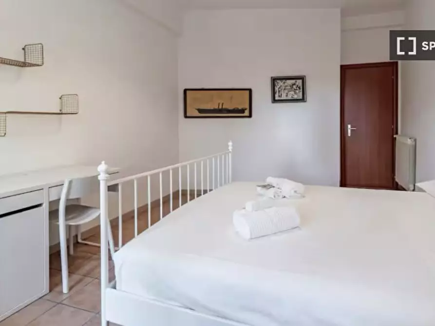 Immagine 1 di Camera condivisa in affitto  in Lungotevere degli Inventori a Roma