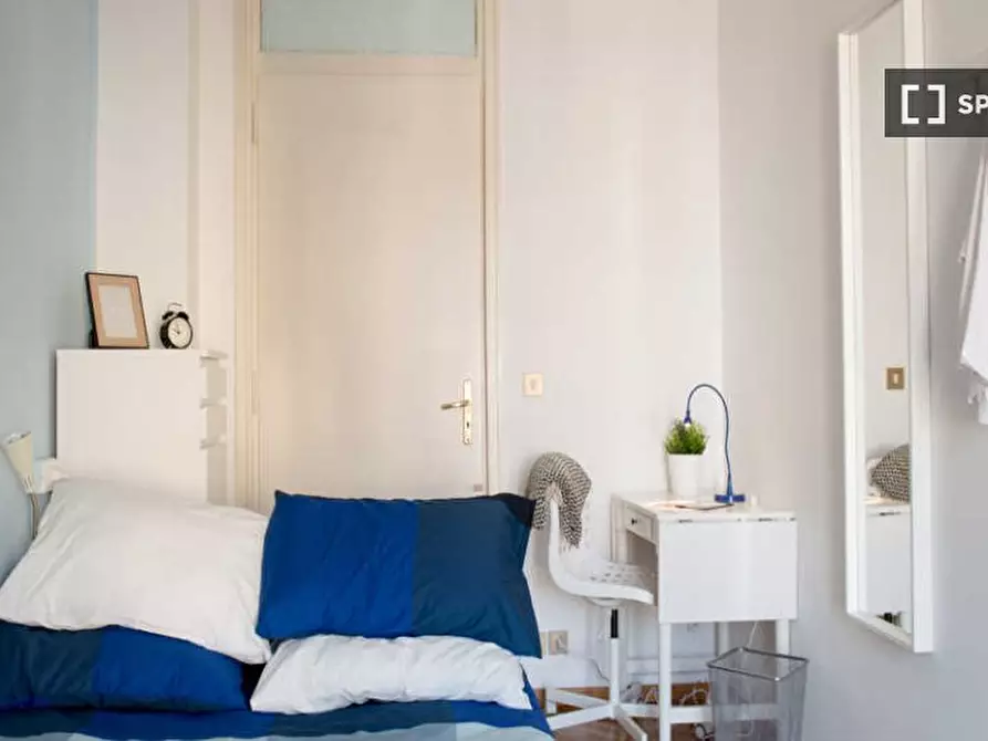 Immagine 3 di Camera condivisa in affitto  in Via San Francesco da Paola a Torino