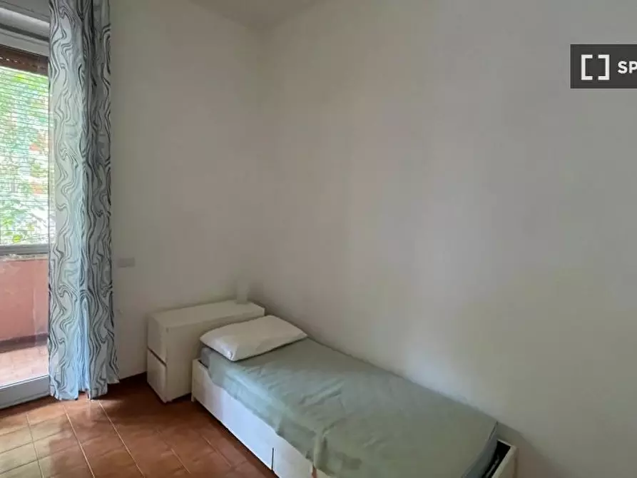 Immagine 9 di Camera condivisa in affitto  in Via Valdinievole a Roma