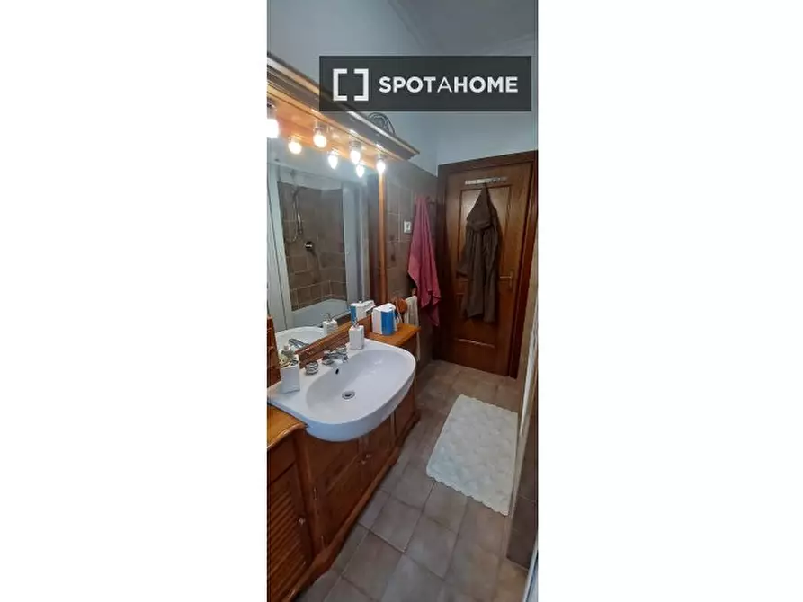 Immagine 7 di Camera condivisa in affitto  in Viale della Venezia Giulia a Roma