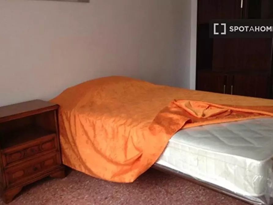 Immagine 15 di Camera condivisa in affitto  in Via degli Umbri a Roma