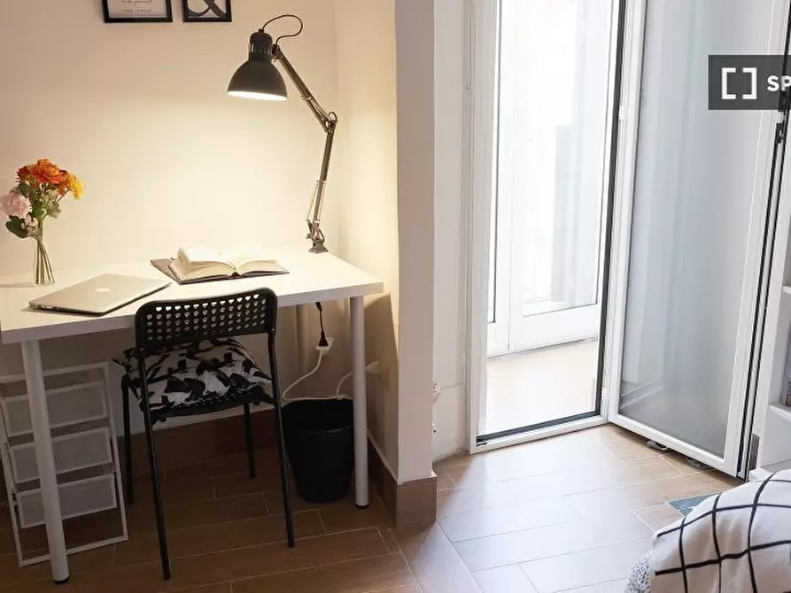 Immagine 4 di Camera condivisa in affitto  in Via Enrico Pessina n. a Napoli