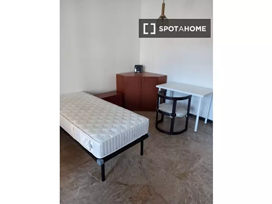 Immagine 4 di Camera condivisa in affitto  in Piazza S. Francesco a Bologna