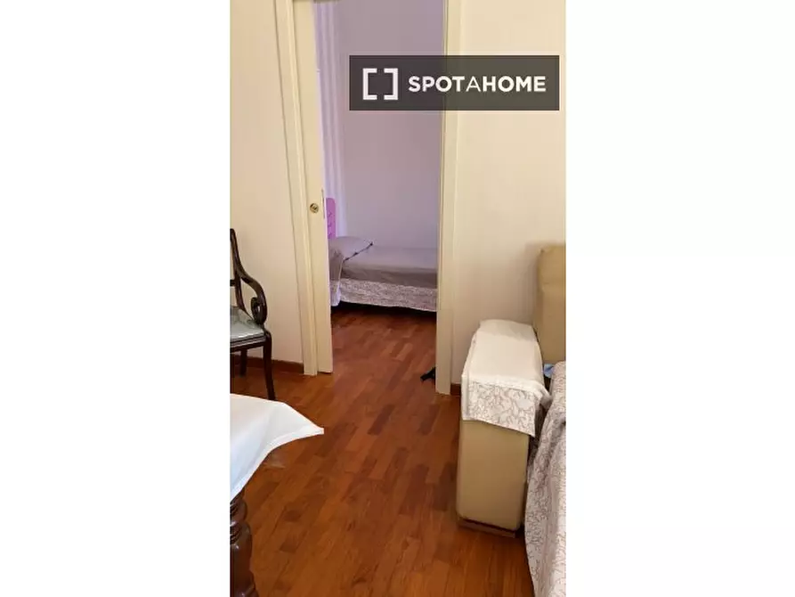 Immagine 10 di Camera condivisa in affitto  in Via Posillipo a Napoli