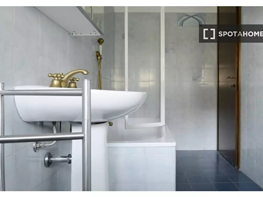 Immagine 14 di Camera condivisa in affitto  in Via Lodovico Il Moro a Milano