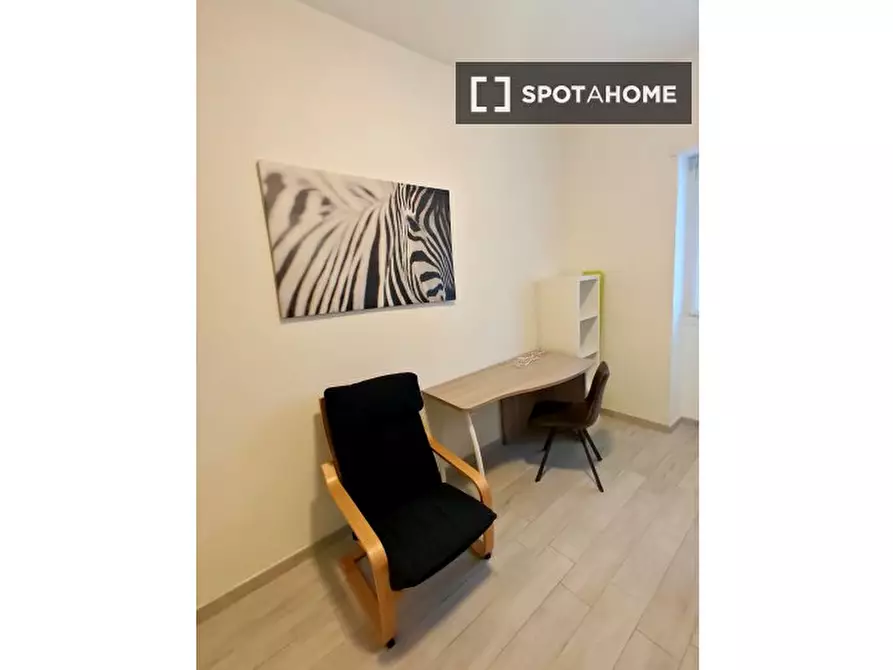 Immagine 2 di Camera condivisa in affitto  in Via Montebruno a Roma