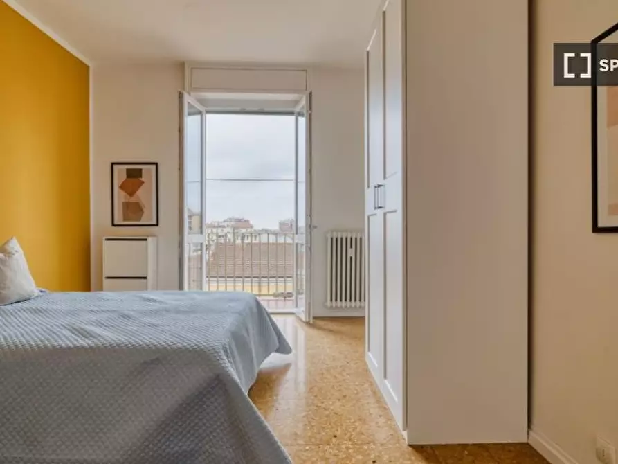 Immagine 18 di Camera condivisa in affitto  in Via Vigevano a Milano