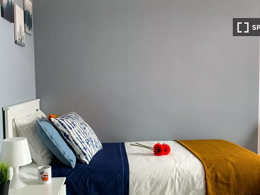 Immagine 1 di Camera condivisa in affitto  in Via La Thuile n. a Torino