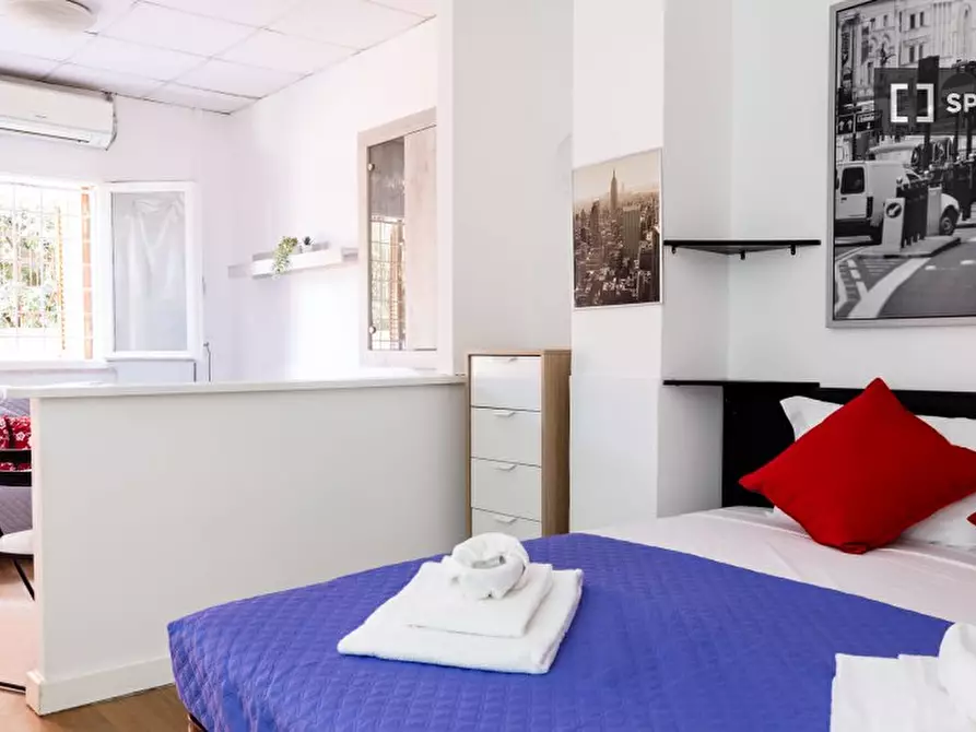 Immagine 9 di Ufficio in affitto  in Via Altacomba a Roma