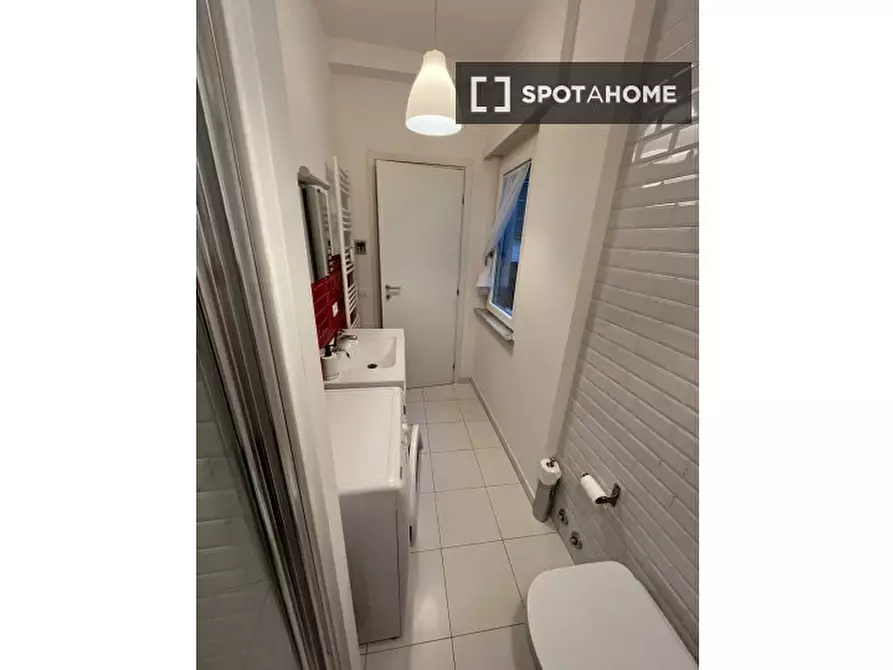 Immagine 16 di Camera condivisa in affitto  in Via Teano a Roma