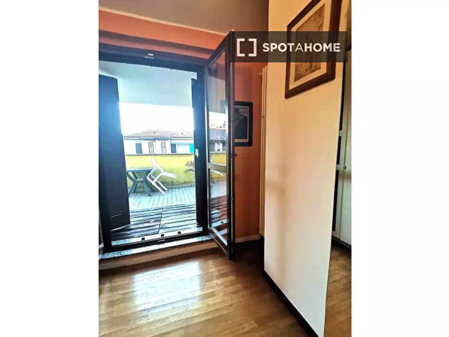 Immagine 17 di Camera condivisa in affitto  in Via Cusago a Milano