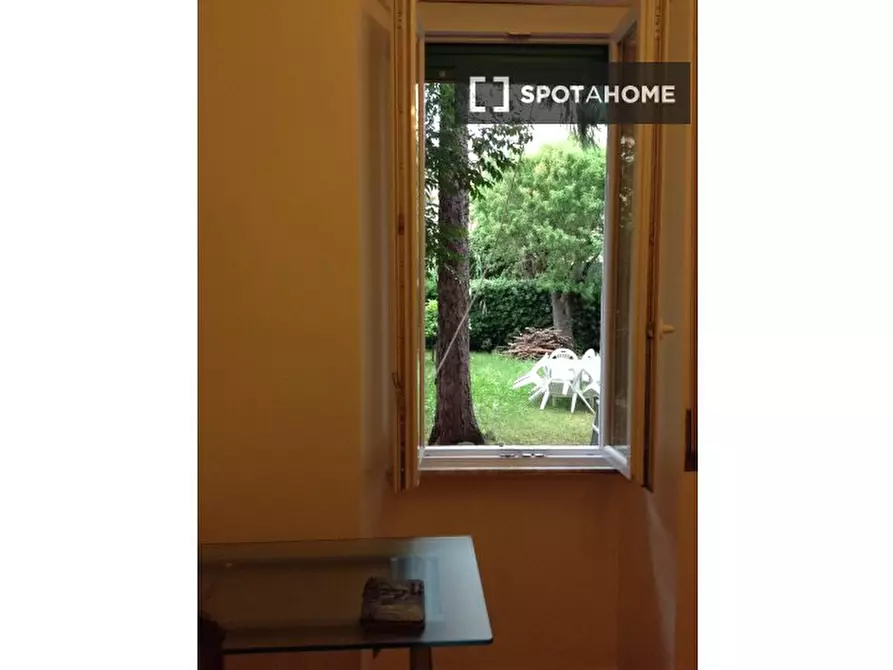 Immagine 12 di Camera condivisa in affitto  in Via Fazio degli Uberti a Roma