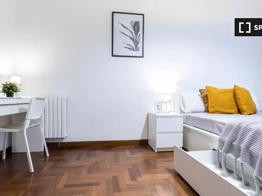 Immagine 3 di Camera condivisa in affitto  in Viale Regina Margherita a Milano