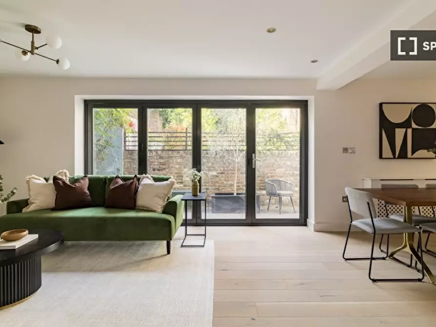 Immagine 5 di Appartamento in affitto  in Basing Street a Kensington