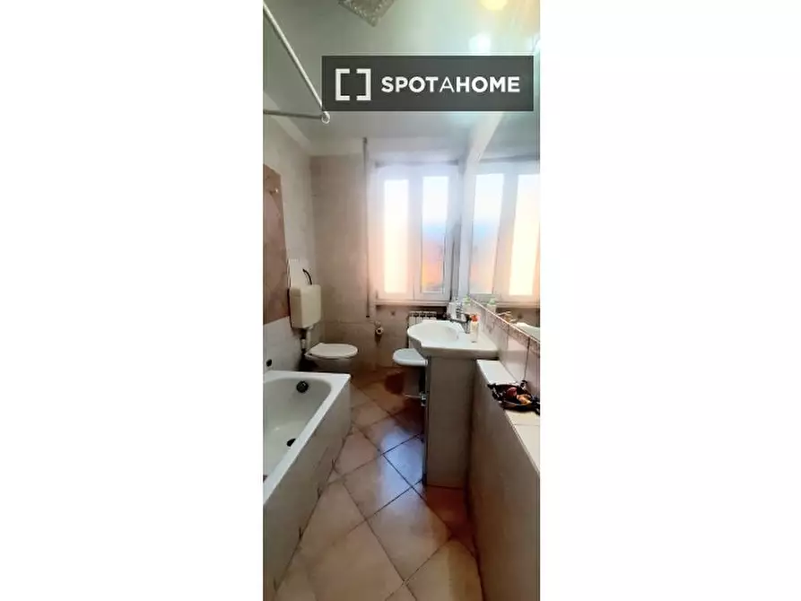 Immagine 10 di Camera condivisa in affitto  in Via Cesare Bazzani a Roma