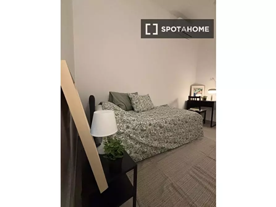 Immagine 18 di Camera condivisa in affitto  in P.za Cavour a Napoli