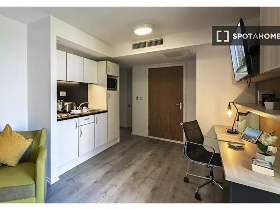 Immagine 10 di Residence in affitto  in Portal Way a Ealing