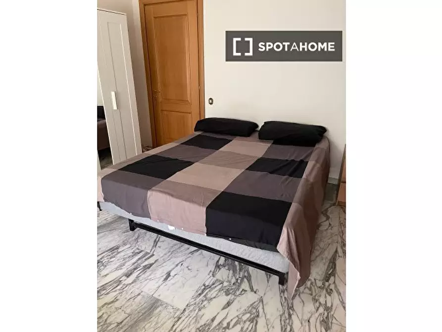 Immagine 2 di Camera condivisa in affitto  in Via Giuseppe Lorenzoni a Roma
