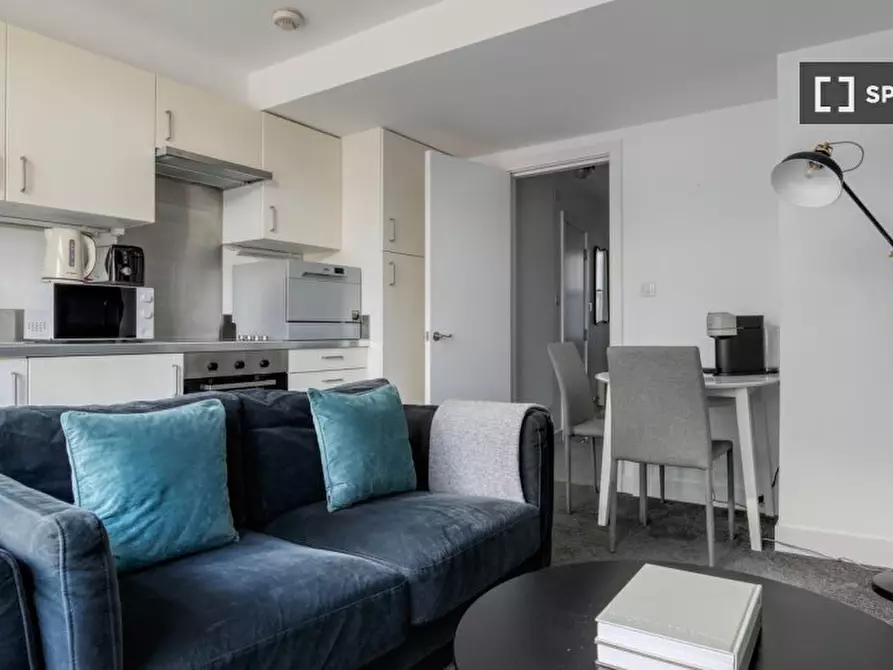 Immagine 1 di Appartamento in affitto  in Aldersgate St a Islington