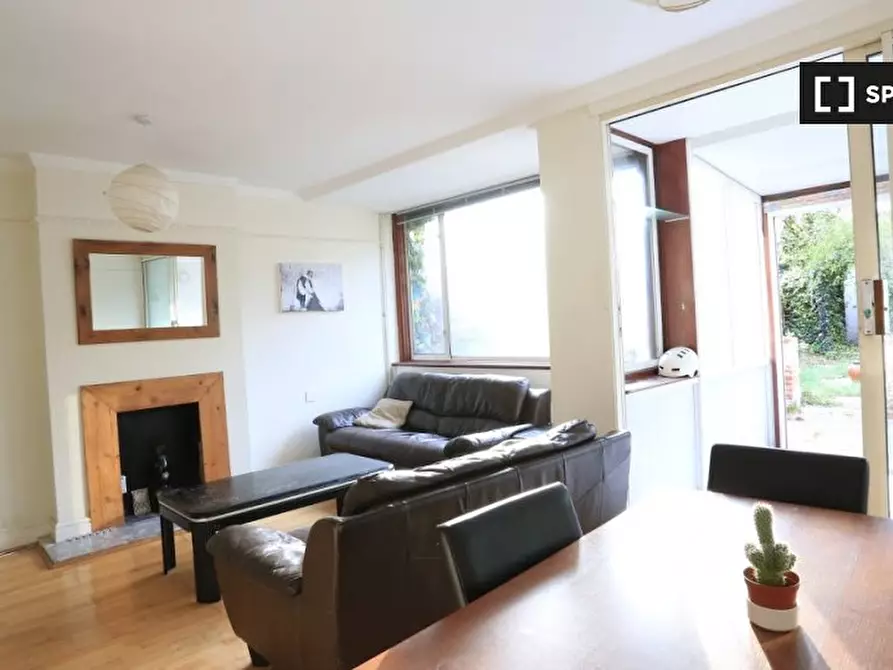 Immagine 4 di Camera condivisa in affitto  in Warley St a Poplar