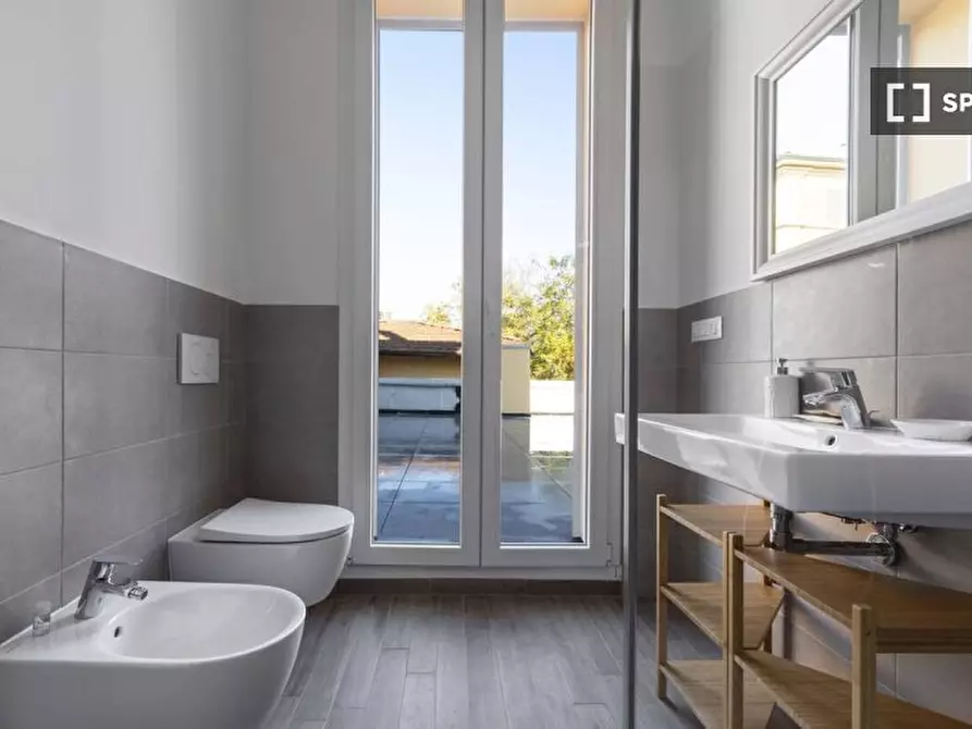 Immagine 3 di Appartamento in affitto  in Via Giuseppe Massarenti a Bologna