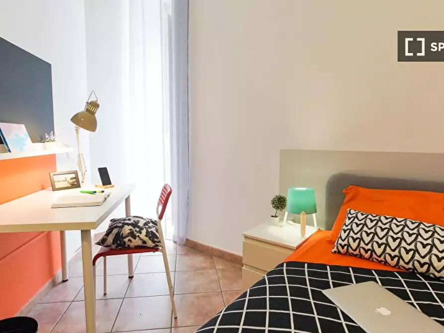 Immagine 4 di Camera condivisa in affitto  in Via Pignasecca n. a Napoli