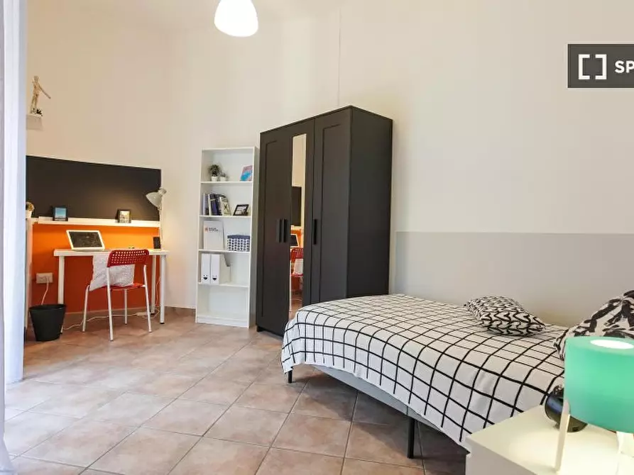 Immagine 2 di Camera condivisa in affitto  in Via Pignasecca n. a Napoli