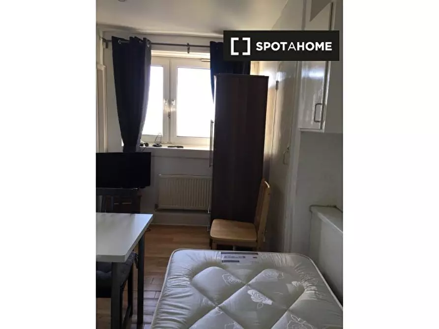 Immagine 2 di Camera condivisa in affitto  in Tunworth Crescent a Wandsworth