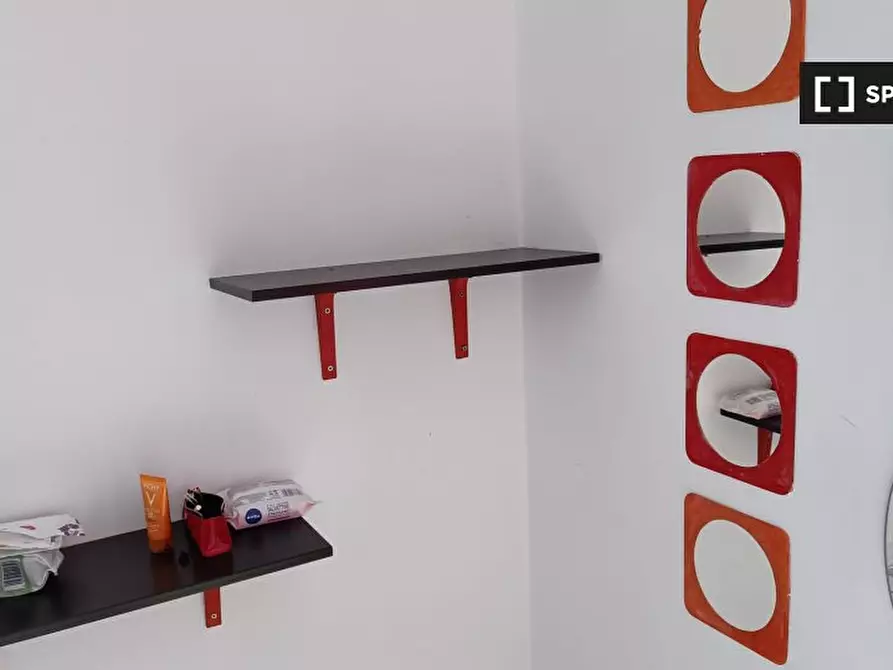 Immagine 3 di Camera condivisa in affitto  in Via Mirandola a Roma