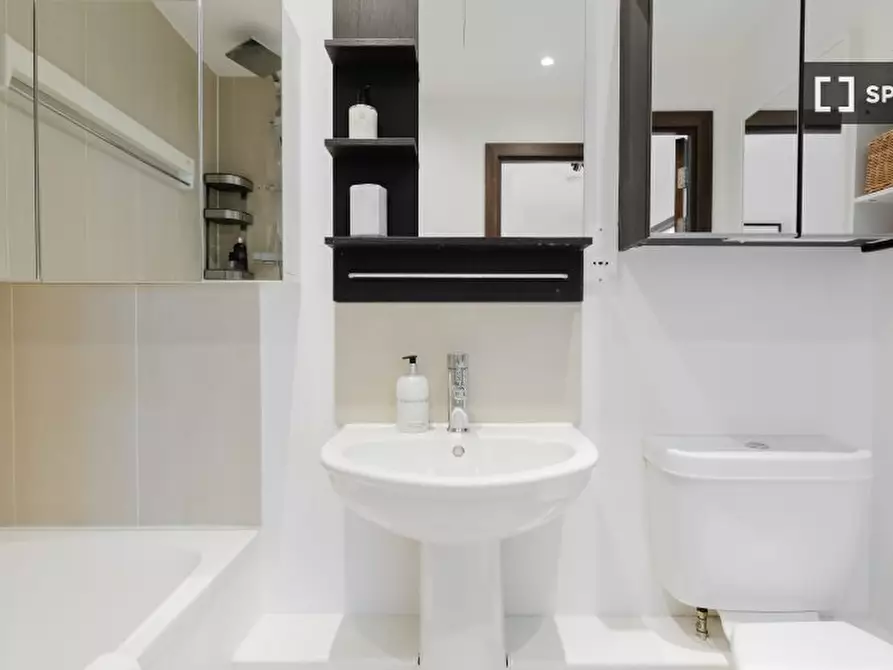 Immagine 18 di Appartamento in affitto  in Bridges Court Road a Wandsworth