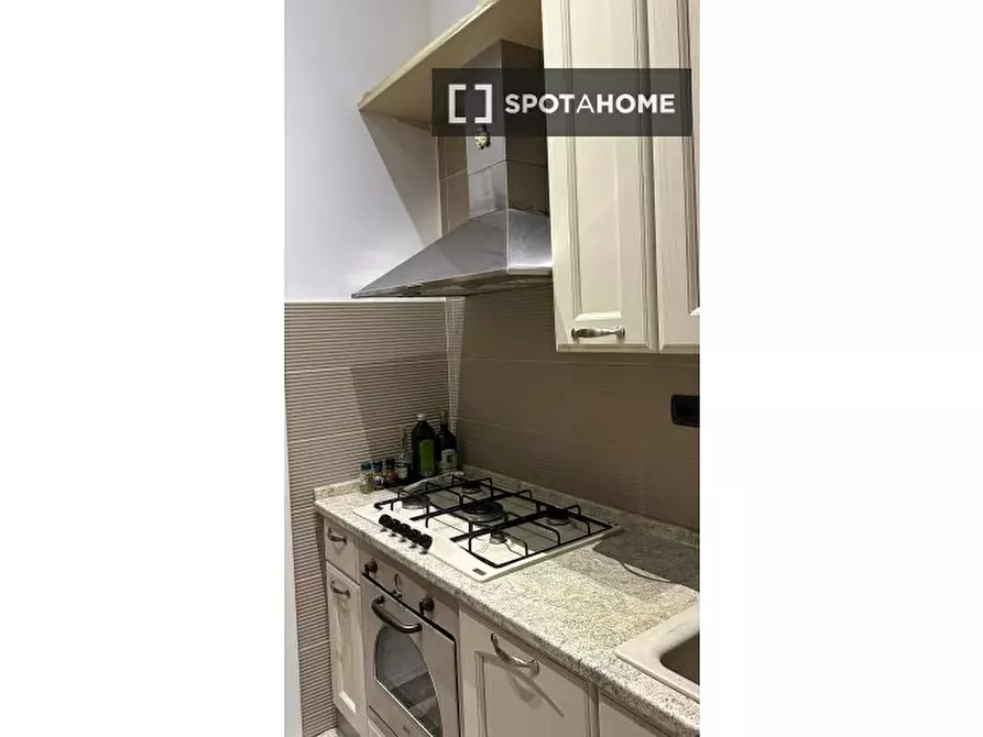 Immagine 10 di Camera condivisa in affitto  in Via Voghera a Roma