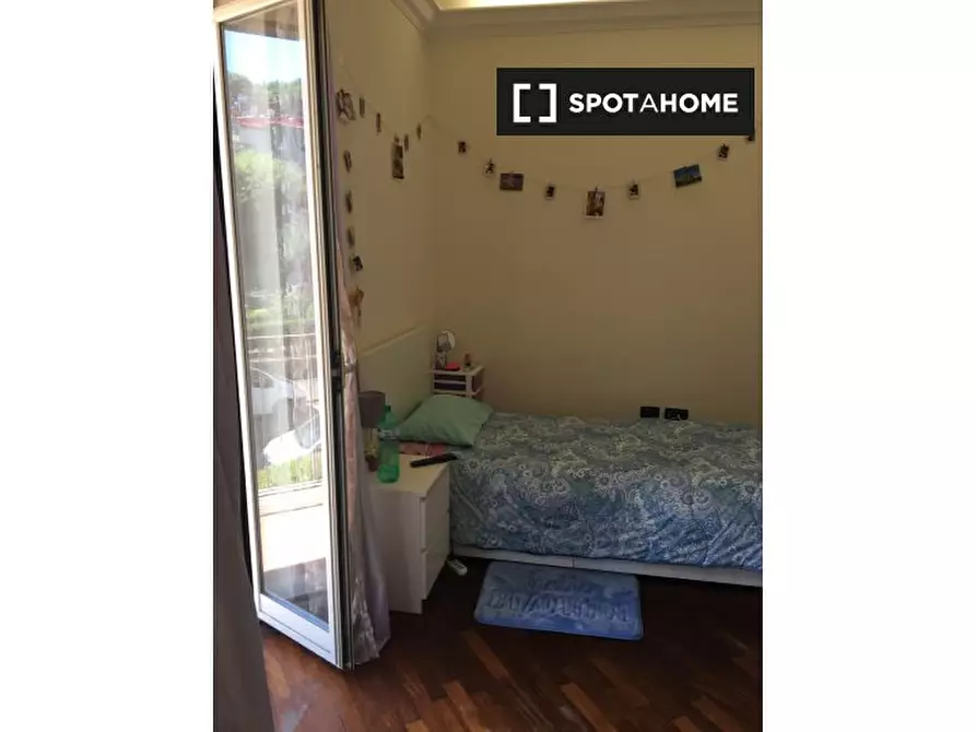 Immagine 10 di Camera condivisa in affitto  in Via Mario Gigante a Napoli