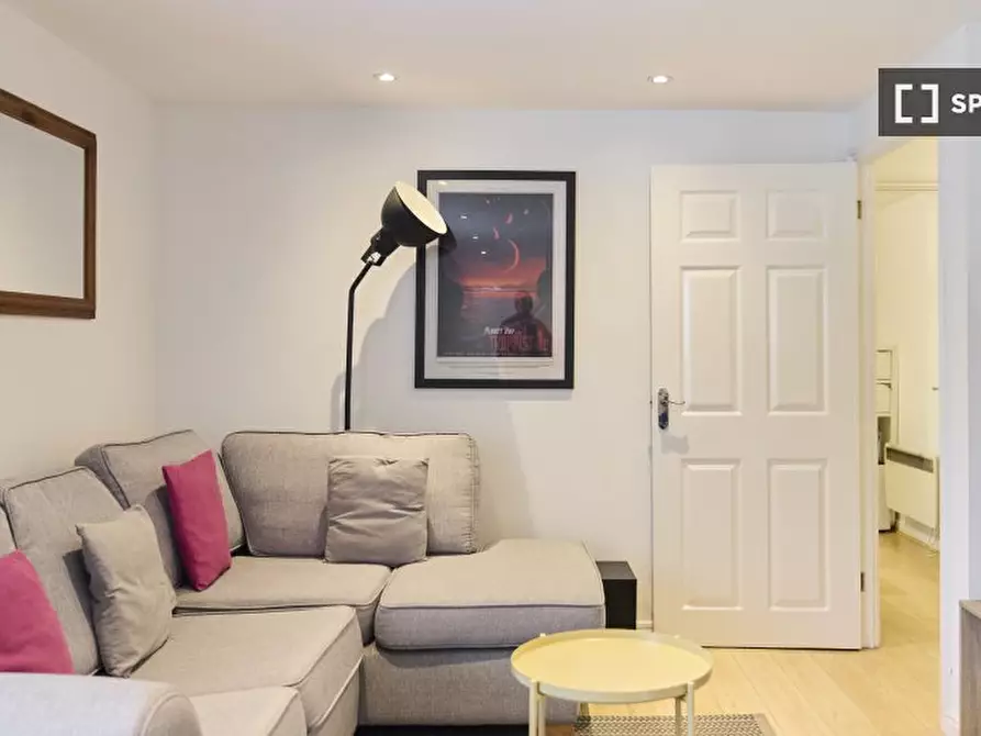 Immagine 12 di Appartamento in affitto  in Mapeshill Place a Brent