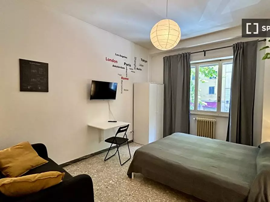 Immagine 1 di Camera condivisa in affitto  in Via Oderisi da Gubbio a Roma