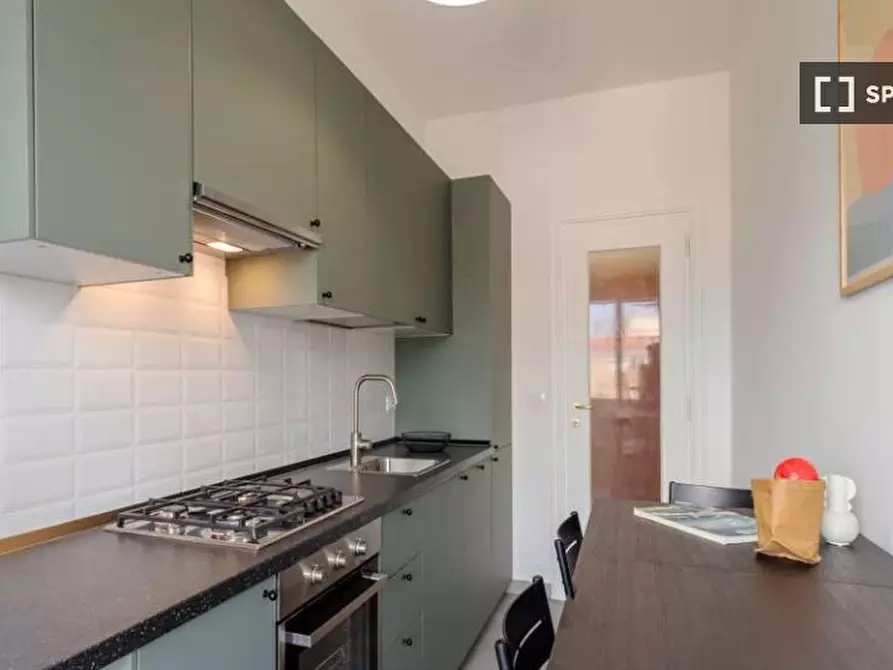 Immagine 4 di Camera condivisa in affitto  in Viale degli Ammiragli a Roma