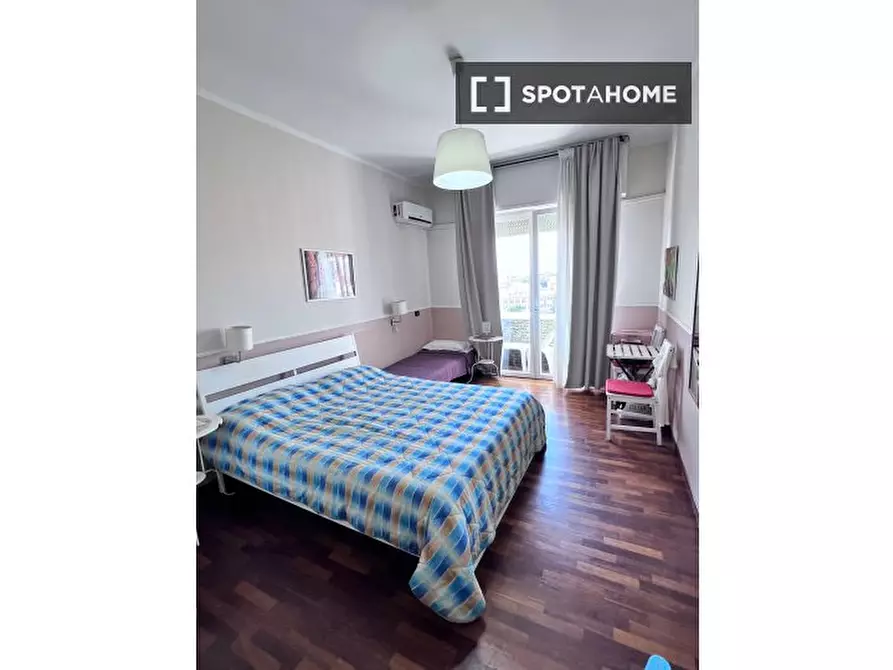 Immagine 5 di Camera condivisa in affitto  in Via Appia Nuova a Roma
