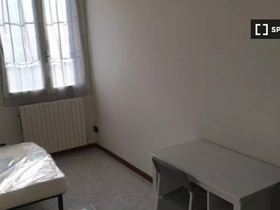Immagine 2 di Camera condivisa in affitto  in Via de' Carracci a Bologna