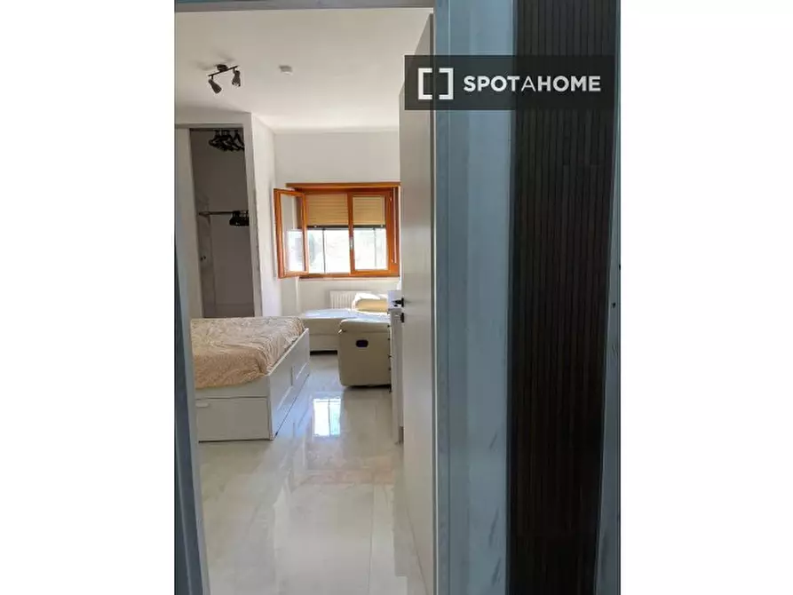 Immagine 2 di Camera condivisa in affitto  in Via Nomentana a Roma