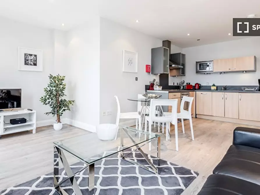 Immagine 5 di Appartamento in affitto  in Clarence St a Staines