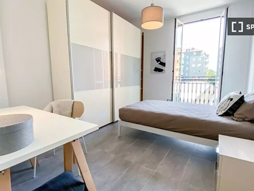 Immagine 10 di Camera condivisa in affitto  in Via Democrito a Milano